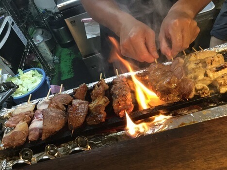 平塚市のりさんの肉の大きなやきとん