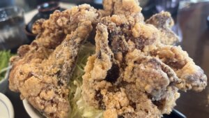 デカ盛り唐揚げ丼食べ放題専門店キッチンBUSストップ三郷駅前2号店初回ノーマル唐揚げ丼大盛り