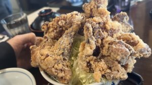 デカ盛り唐揚げ丼食べ放題専門店キッチンBUSストップ三郷駅前2号店初回ノーマル唐揚げ丼大盛り