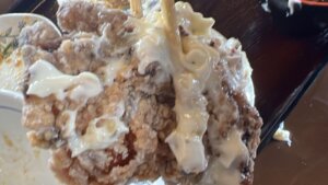 デカ盛り唐揚げ丼食べ放題専門店キッチンBUSストップ三郷駅前2号店タルタル唐揚げ