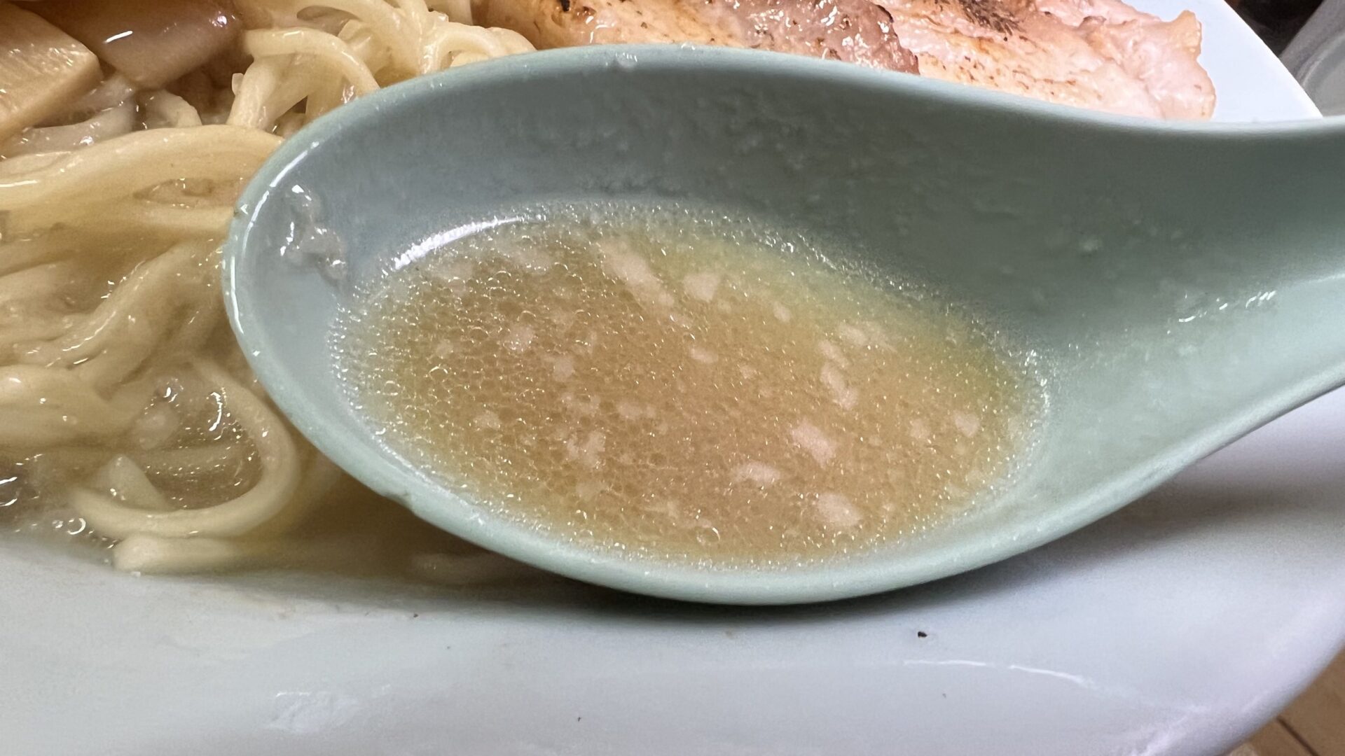 ラーメンショップ鷲宮店とんこつ醤油スープ