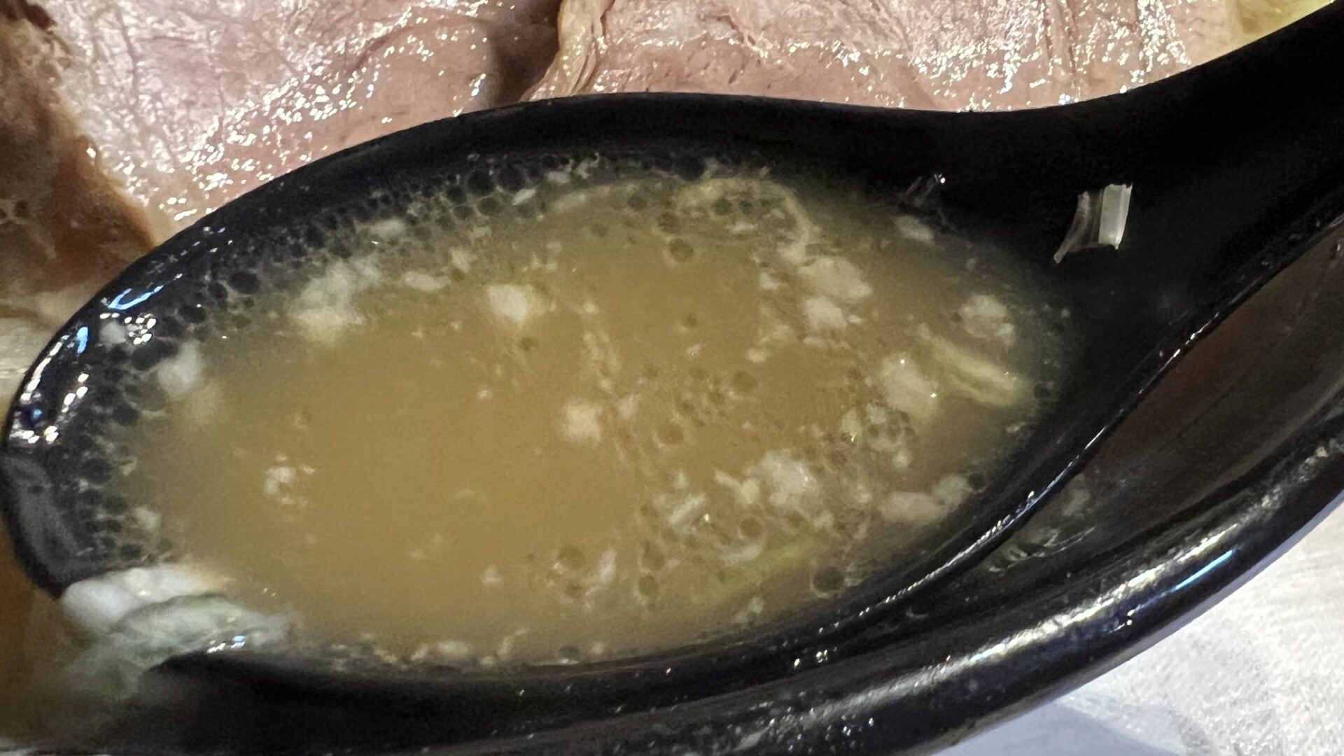 東松山市五代目蝦夷チャーシュー麺背脂スープ